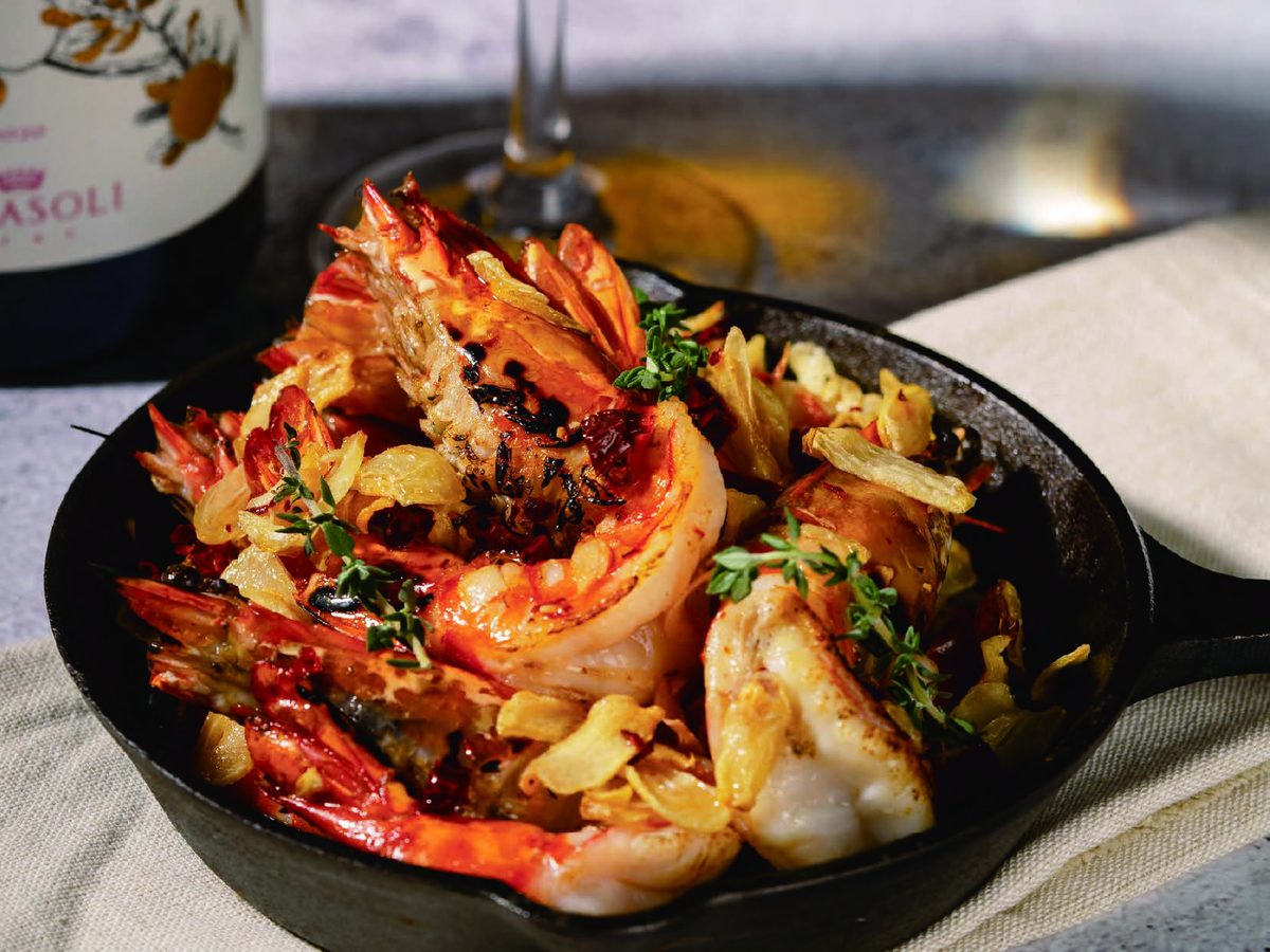 Gamberoni alla griglia — grilled tiger prawns in spicy garlic olive oil